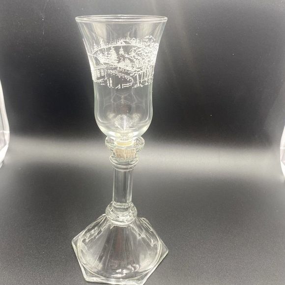 Vintage glass candle holder with a Christmas scene Chruch hors and sleigh etched - Picture 2 of 3